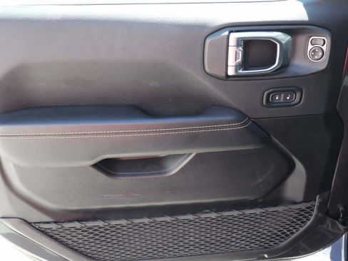 Used 2025 Jeep Wrangler Unlimited Sahara AWD/4WD image 7