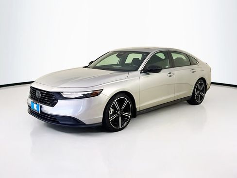 Used 2024 Honda Accord Sport image 3