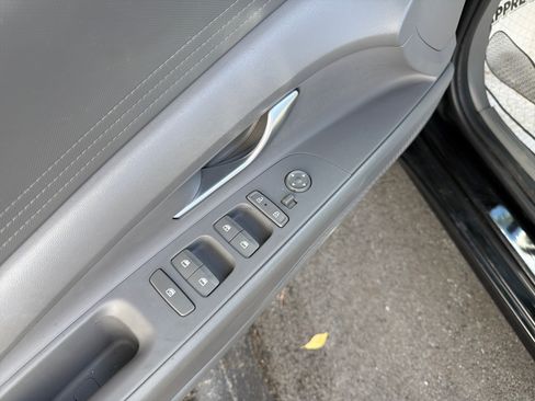 Used 2024 Hyundai Elantra SEL FWD image 12