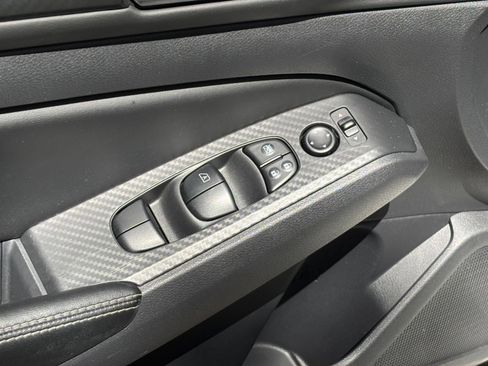 Used 2025 Nissan Altima 2.5 SV FWD image 18