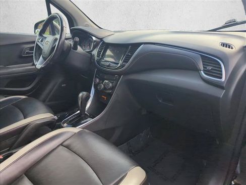 Used 2018 Chevrolet Trax Premier w/ Midnight Edition FWD image 29