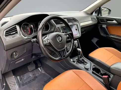 Used 2018 Volkswagen Tiguan SE w/ Panoramic Sunroof Package AWD/4WD image 11