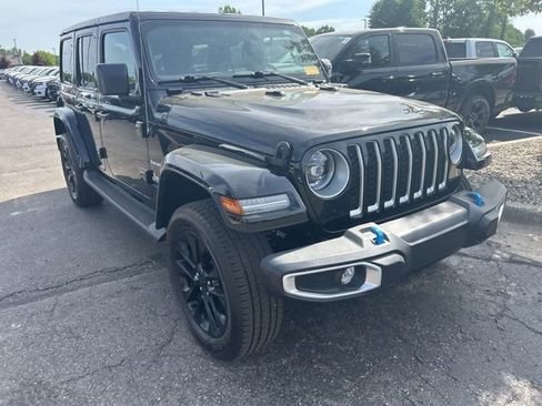 Used 2023 Jeep Wrangler Unlimited Sahara w/ Cold Weather Group AWD/4WD image 5