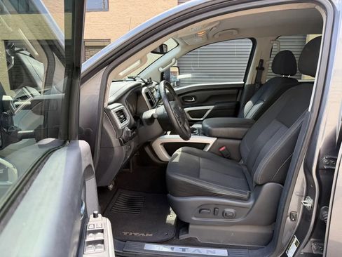 Used 2017 Nissan Titan SV RWD image 19