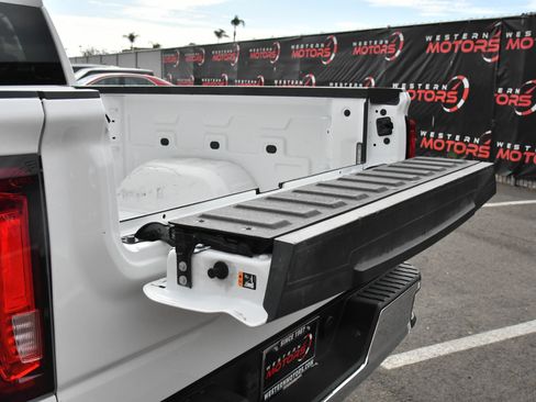 Used 2024 GMC Sierra 1500 SLT image 40