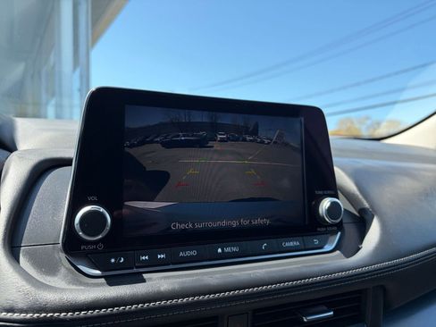 Used 2025 Nissan Rogue SV FWD image 25