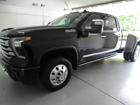 Used 2025 Chevrolet Silverado 3500 High Country w/ Technology Package AWD/4WD image 18