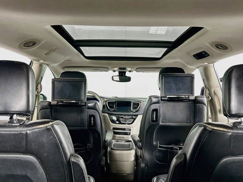 Used 2017 Chrysler Pacifica Limited FWD image 38