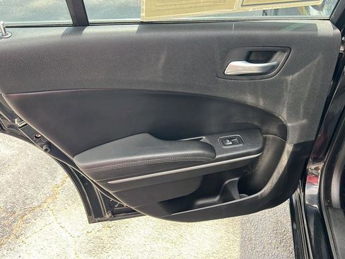 Used 2019 Dodge Charger SXT w/ Leather Interior Group RWD image 18