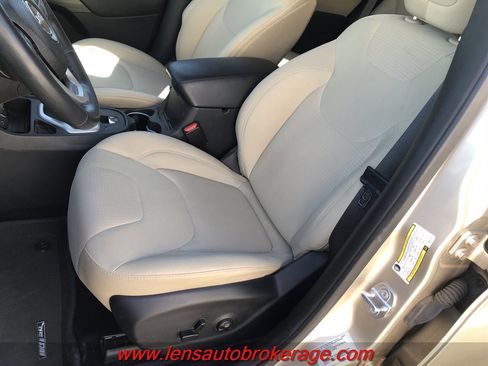 Used 2015 Jeep Cherokee Latitude w/ Comfort/Convenience Group image 11