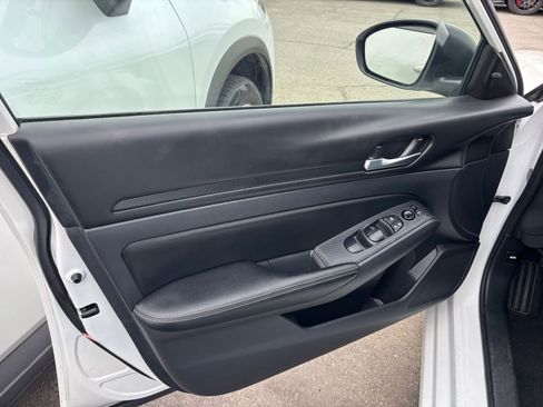 Used 2025 Nissan Altima 2.5 SV image 18