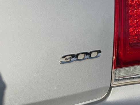 Used 2020 Chrysler 300 Limited RWD image 35