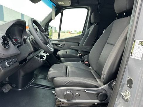 Used 2024 Mercedes-Benz Sprinter 2500 w/ Acoustic Package image 15