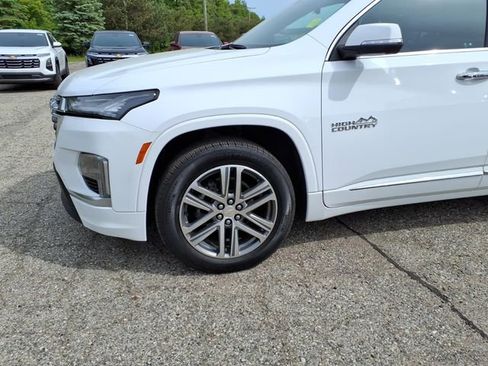 Certified 2023 Chevrolet Traverse High Country w/ LPO, Floor Liner Package FWD image 4