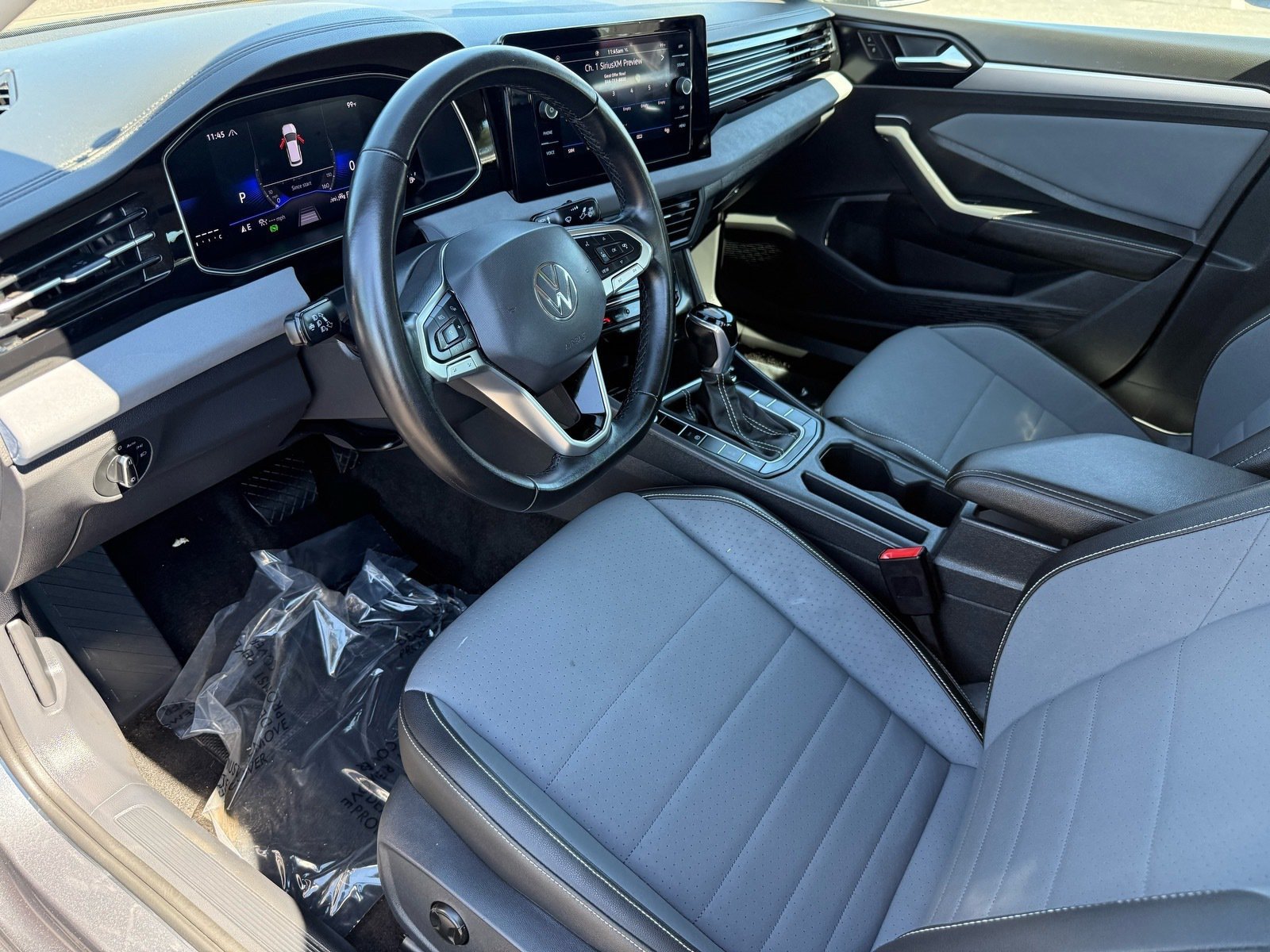 Used 2025 Volkswagen Jetta SE FWD image 12