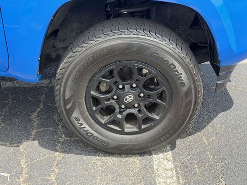 Used 2020 Toyota Tacoma SR5 RWD image 24