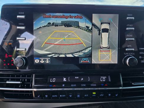 Used 2021 Toyota Sienna Platinum FWD image 11