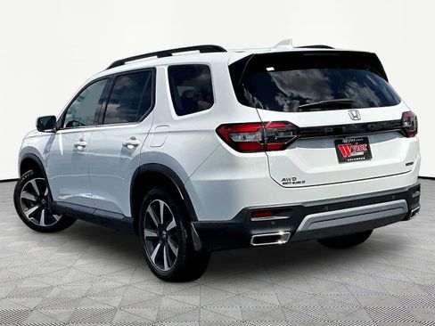 Used 2023 Honda Pilot Touring image 4