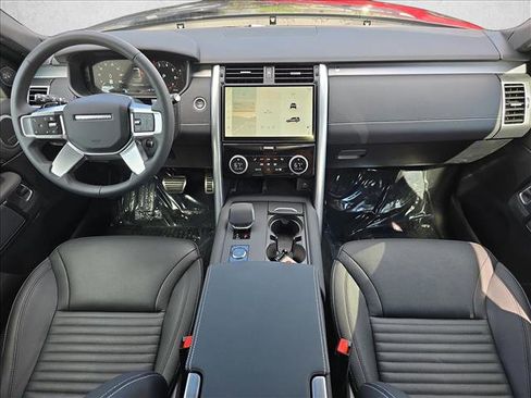 Used 2025 Land Rover Discovery Dynamic SE image 9