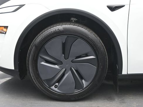 Used 2026 Tesla Model Y 2WD image 19