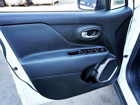 Certified 2022 Jeep Renegade Latitude image 22