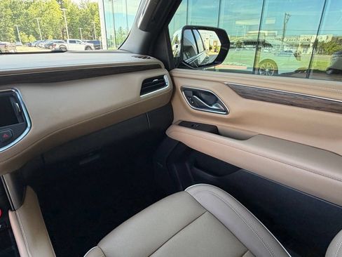 Used 2023 Chevrolet Suburban Premier AWD/4WD image 26