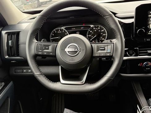 New 2025 Nissan Pathfinder SL w/ Black Appearance Package image 23