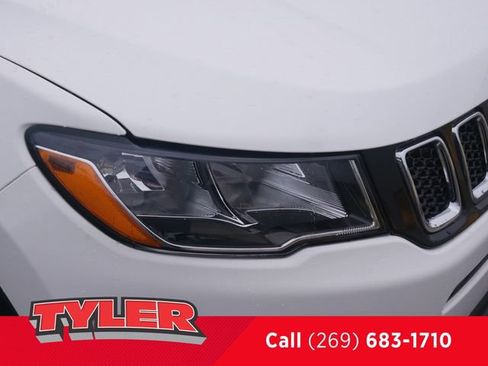 Used 2018 Jeep Compass Latitude w/ Cold Weather Group image 10