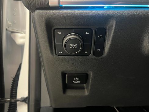 Used 2025 Ford Expedition Max Platinum AWD/4WD image 33