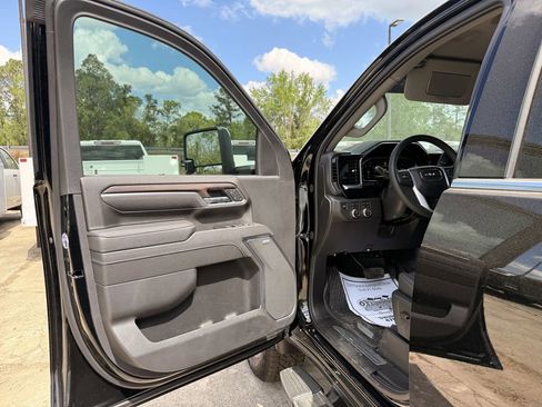 New 2026 GMC Sierra 2500 SLT w/ SLT Premium Package AWD/4WD image 11