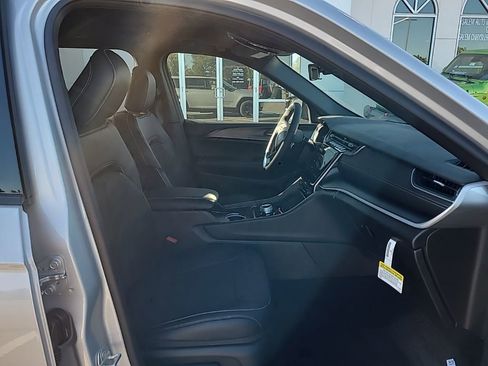 New 2025 Jeep Grand Cherokee L Altitude image 27