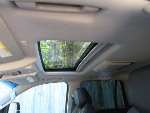 Used 2018 Cadillac Escalade Premium Luxury RWD image 34