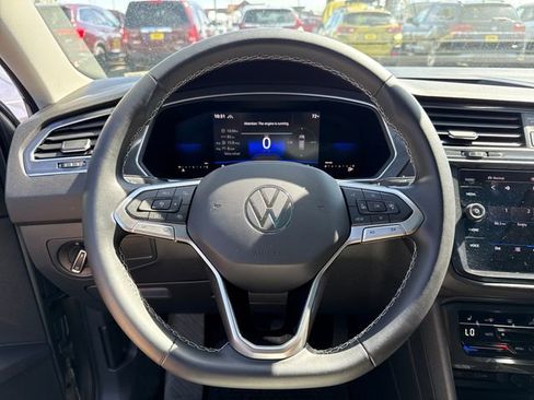 Used 2022 Volkswagen Tiguan SE AWD/4WD image 12