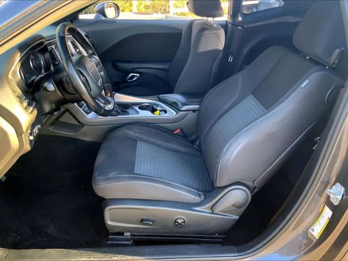 Used 2019 Dodge Challenger SXT image 7