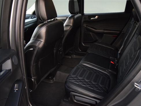 Used 2023 Ford Escape Platinum w/ Premium Technology Package AWD/4WD image 9