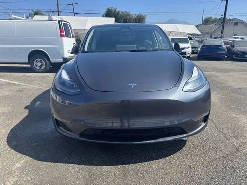 Used 2024 Tesla Model Y Long Range AWD/4WD image 2