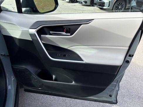 Used 2021 Toyota RAV4 XLE Premium image 28