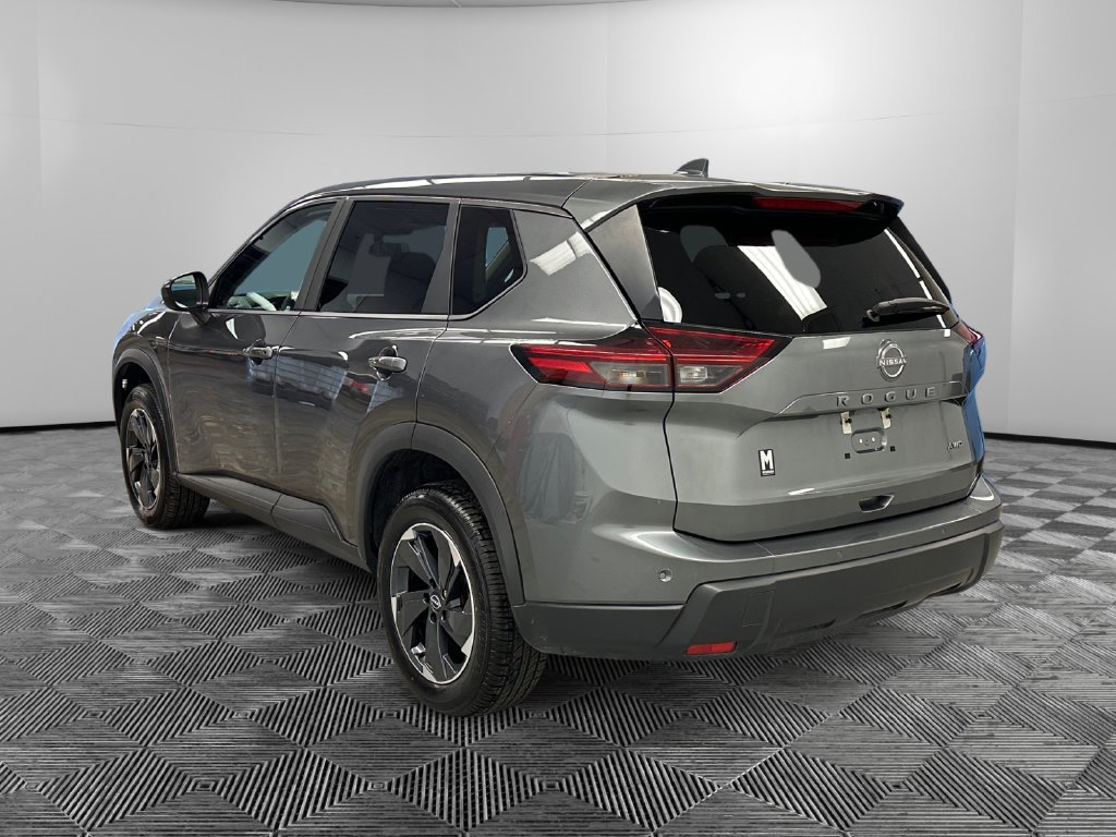 Used 2025 Nissan Rogue SV AWD/4WD image 3