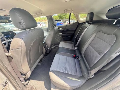 Used 2025 Chevrolet Trax LT FWD image 16
