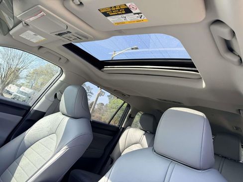 Used 2023 Toyota Highlander XLE AWD/4WD image 20