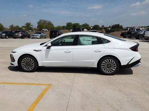 New 2025 Hyundai Sonata SEL FWD image 2
