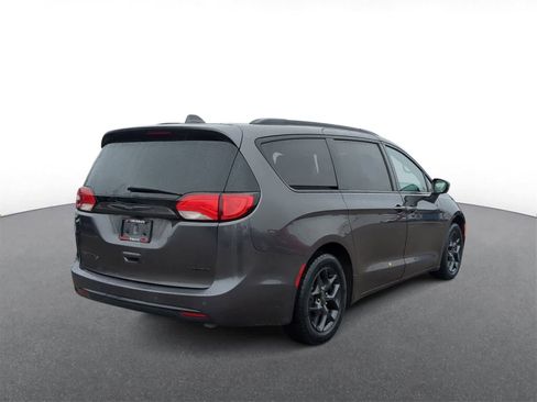 Certified 2019 Chrysler Pacifica Limited w/ S Appearance Package image 8