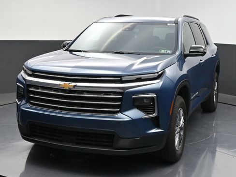 Certified 2026 Chevrolet Traverse LT w/ Enhanced Driving Package FWD image 3