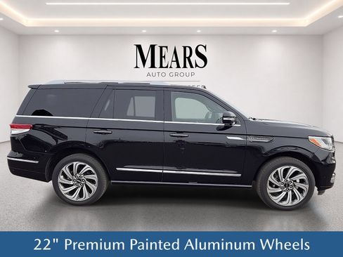 Used 2024 Lincoln Navigator Reserve AWD/4WD image 7
