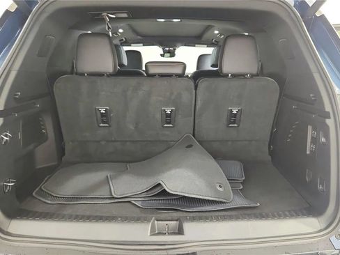 Used 2025 Chevrolet Traverse High Country FWD image 19