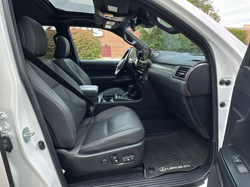 Used 2022 Lexus GX 460 image 24