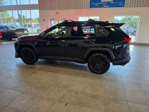 Used 2020 Toyota RAV4 LE w/ All Weather Liner Package AWD/4WD image 17