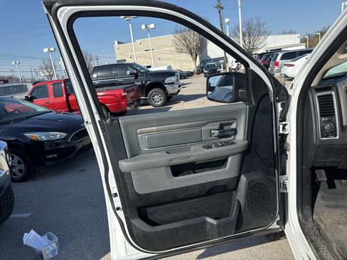 Used 2017 RAM 1500 Classic SLT image 8