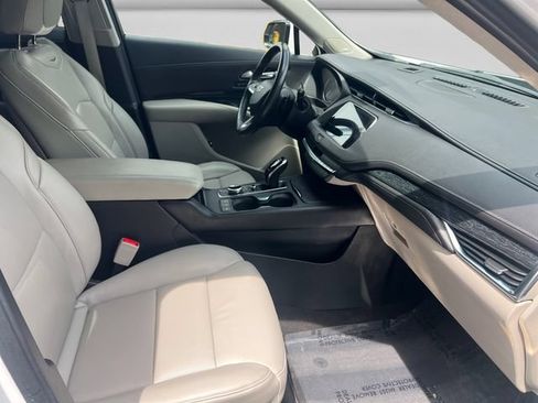 Used 2021 Cadillac XT4 Premium Luxury w/ Enhanced Visibility Package AWD/4WD image 16