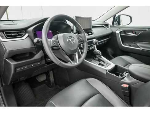 Used 2024 Toyota RAV4 XLE Premium image 9